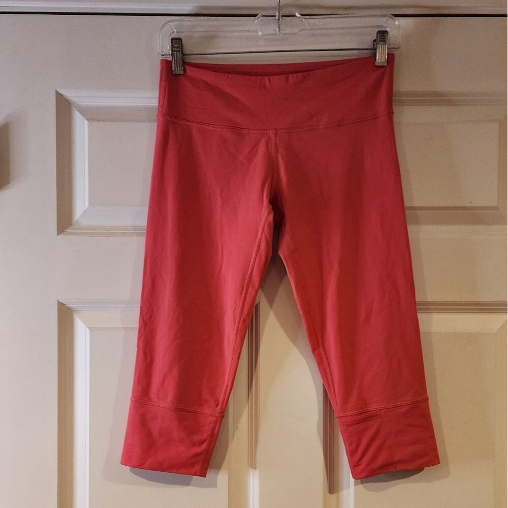 Lululemon crop leggings 17in inseam. No size, measures 13in across waist